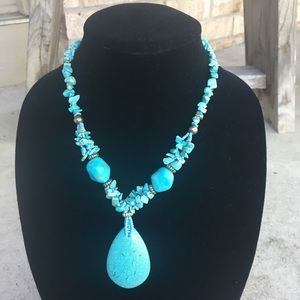 Turquoise and silver bead fashion necklace…